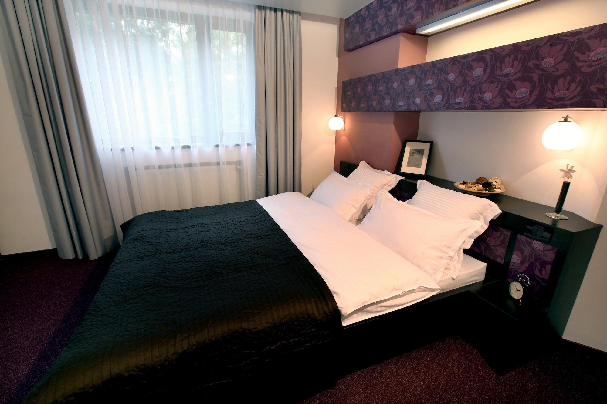 Ambiance Hotel Βουκουρέστι Εξωτερικό φωτογραφία